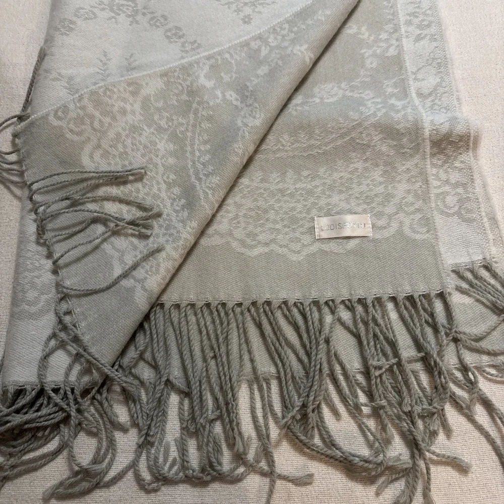 Lodispotto Light Grey‎ Wrap Scarf/Shawl Tasseled  Reversible 72
